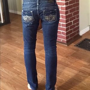 Guess skinny jeans size 28. In great condition & not previously worn often.